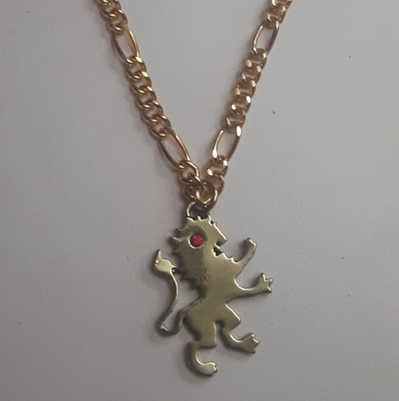 Heraldic LION Pendant On 14kGf Figaro CHAIN Unisex - Picture 5 of 5